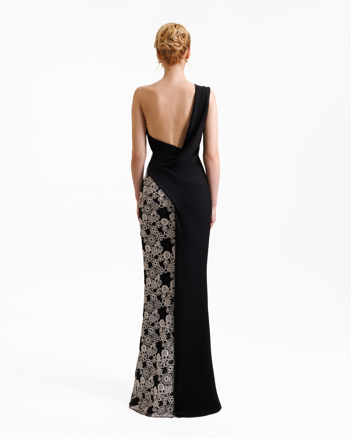 One-Shoulder Dress Embroided on The Side